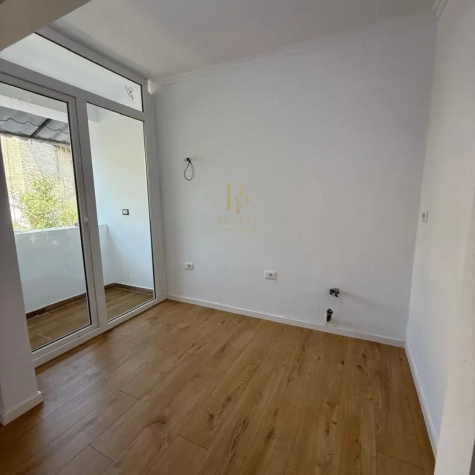 Tirane, shitet apartament 2+1+Ballkon Kati 2, 72 m² 122.000 € (Ali Dem)