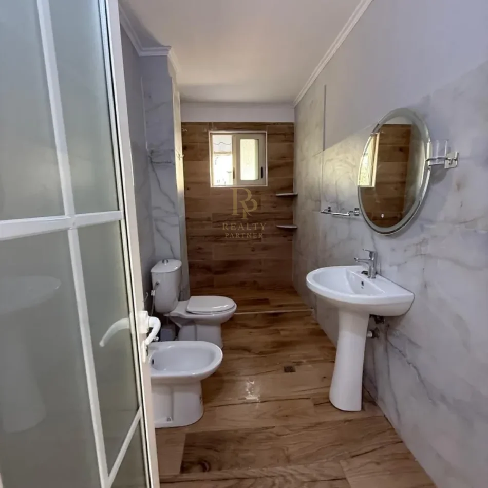 Tirane, shitet apartament 2+1+Ballkon Kati 2, 72 m² 122.000 € (Ali Dem)