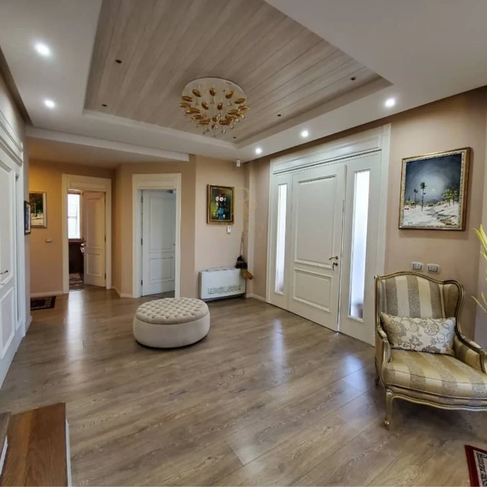 Tirane, jepet me qera Vile 5+1+Ballkon Kati 4, 600 m² 5.000 € (TEG)