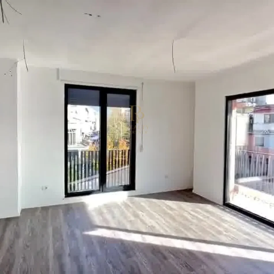 Tirane, shitet 1+1+Ballkon Kati 2, 195.000 € (Rruga Qemal Stafa)