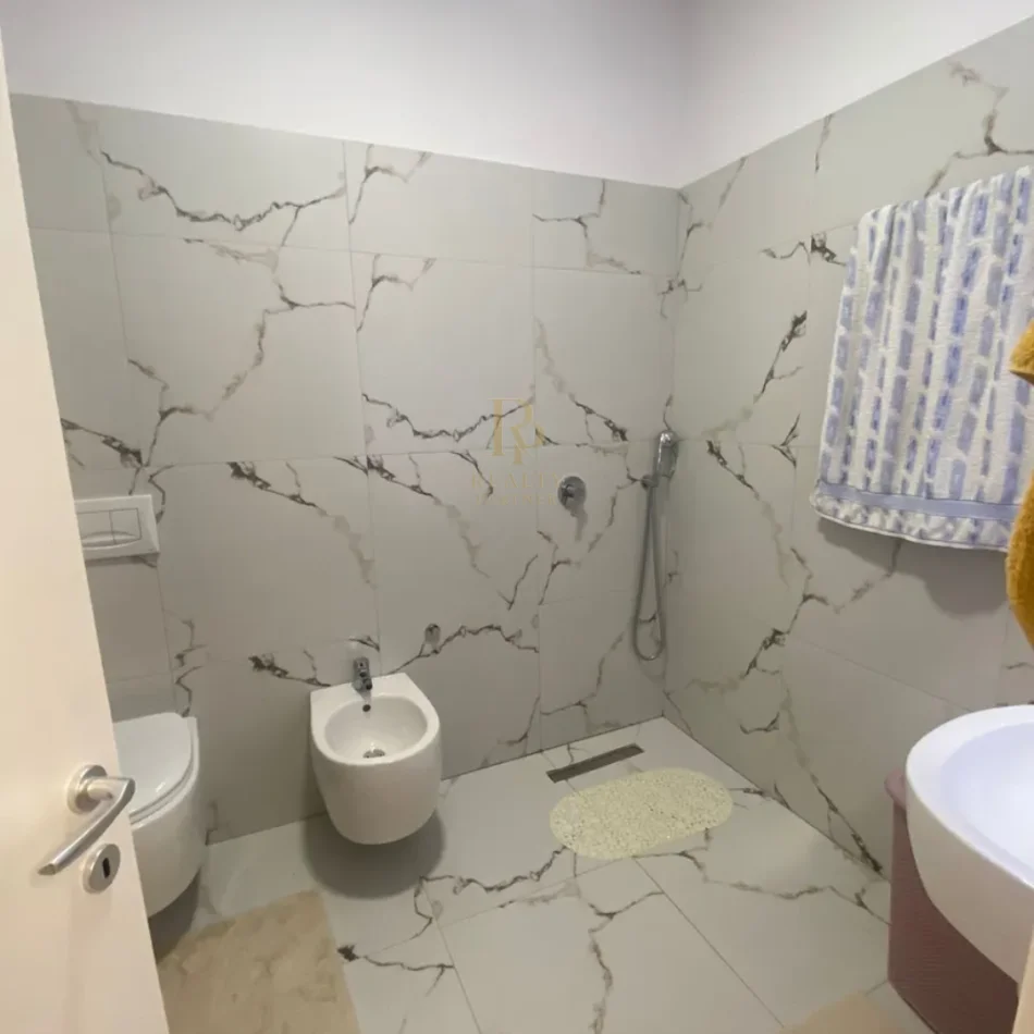 Tirane, shitet apartament 2+1+Ballkon Kati 2, 101 m² 175.100 € (Astir)