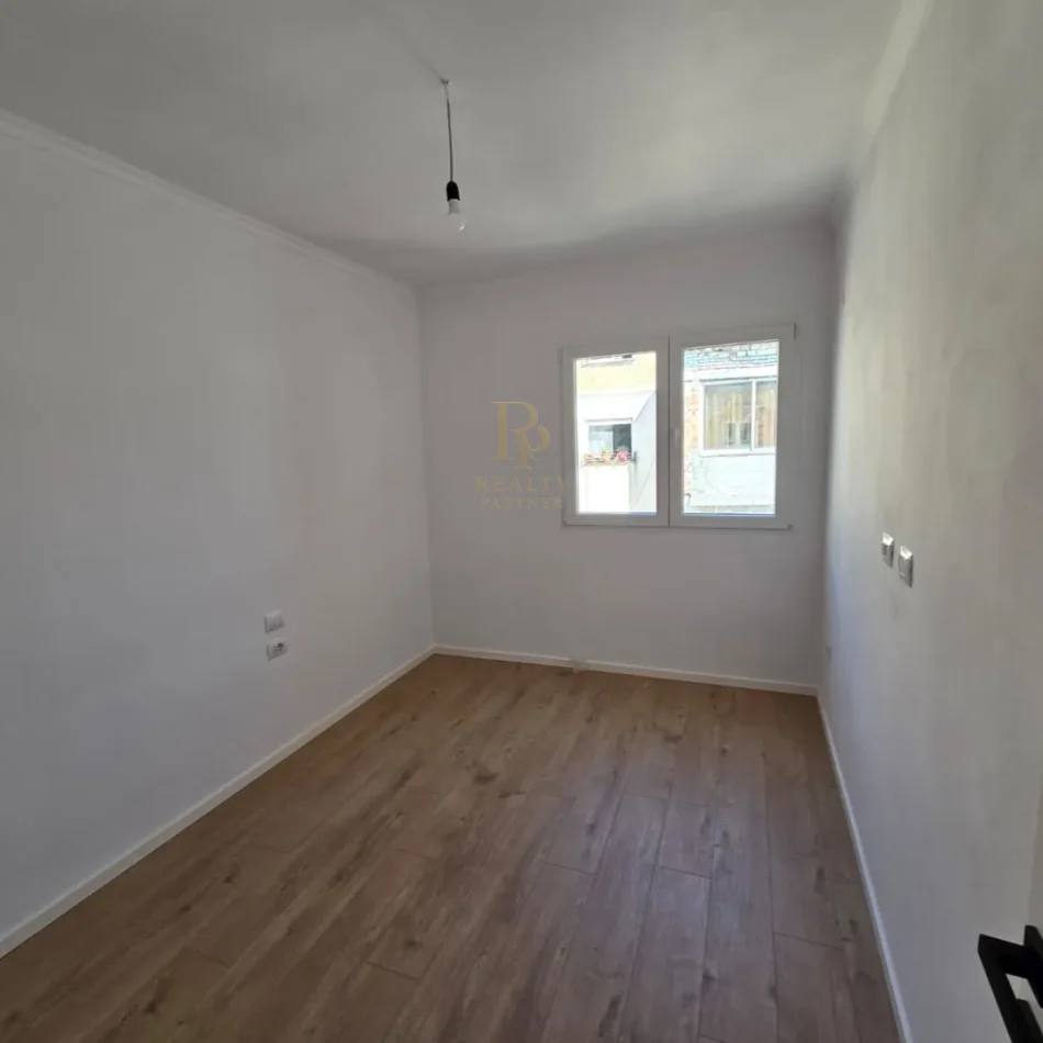 Tirane, shitet apartament 2+1+Ballkon Kati 5, 56 m² 128.000 € (Don Bosko)