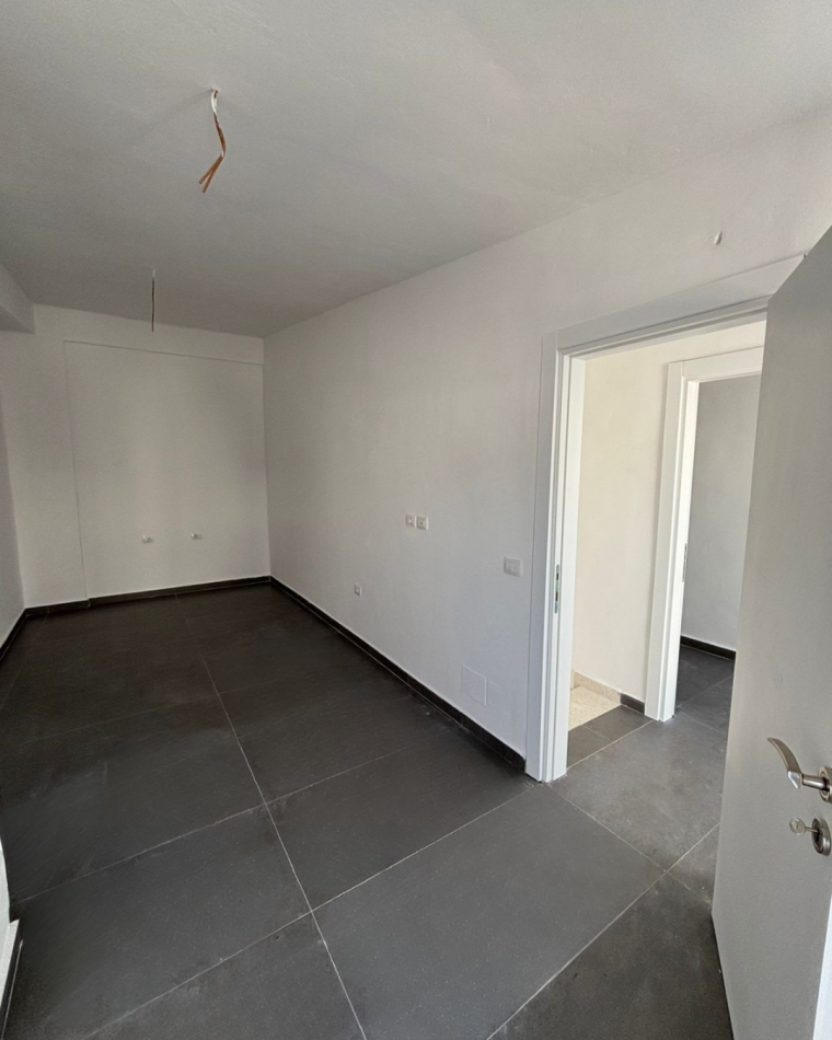 Tirane, jepet me qera apartament duplex Dublex Kati 5, 