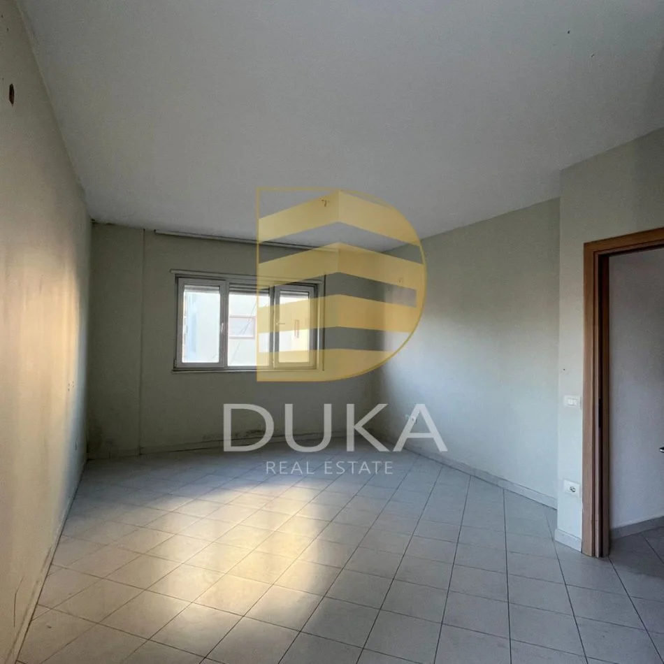 Tirane, shitet apartament 1+1+Ballkon Kati 2, 73 m² 129.000 € (Ali Demi)