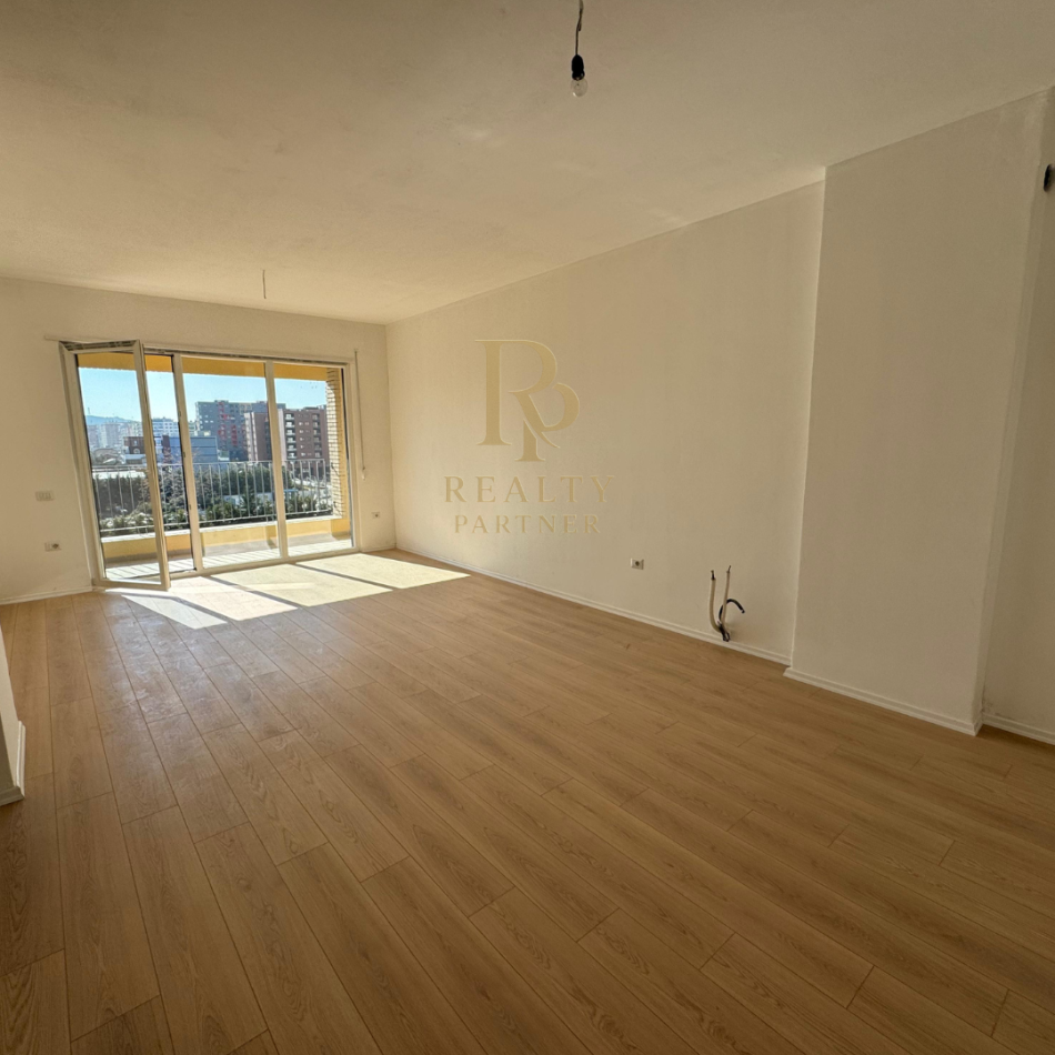 Tirane, shitet apartament 3+1+Ballkon Kati 5, 150 m² 250.000 € (Ish Fusha e Aviacionit)