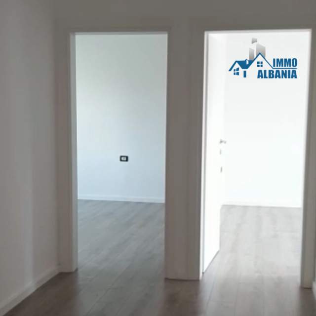 Shitet apartament 2+1 tek Mozaiku,Tirane.