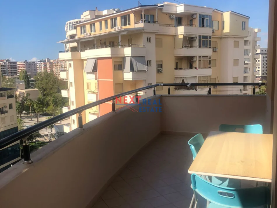 Vlore, jepet me qera apartament 1+1+Ballkon Kati 9, 350 € (LUNGOMARE)