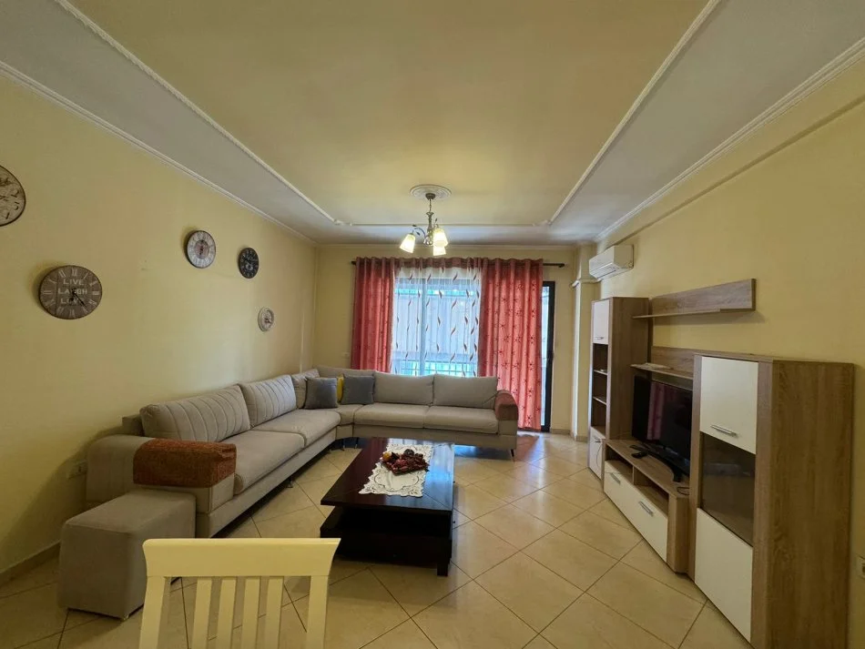 Tirane, jepet me qera apartament 2+1+Ballkon Kati 7, 120 m² 450 € (astir)