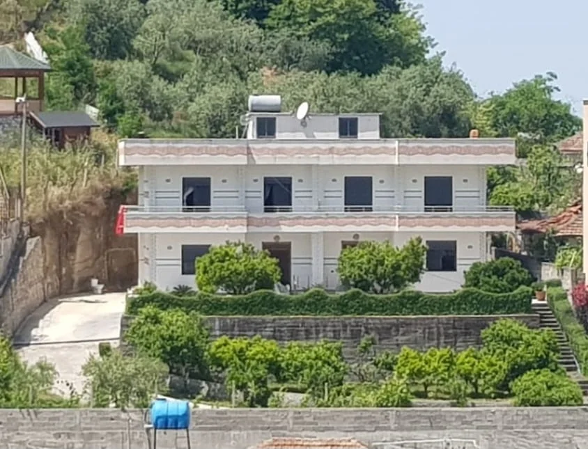 Tirane, shitet shtepi 2 Katshe Kati 0, 315 m² 280.000 € (yrshek)