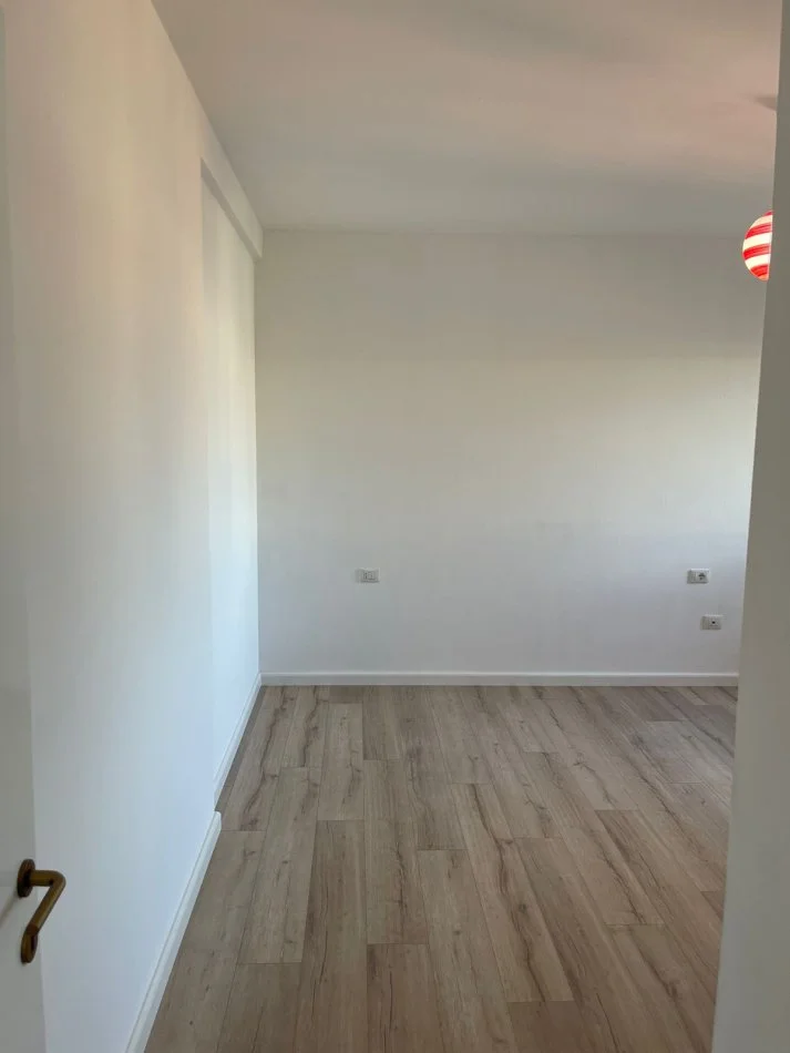 Tirane, shitet apartament 1+1+Ballkon Kati 5, 76 m² 155.000 € (zog i zi)
