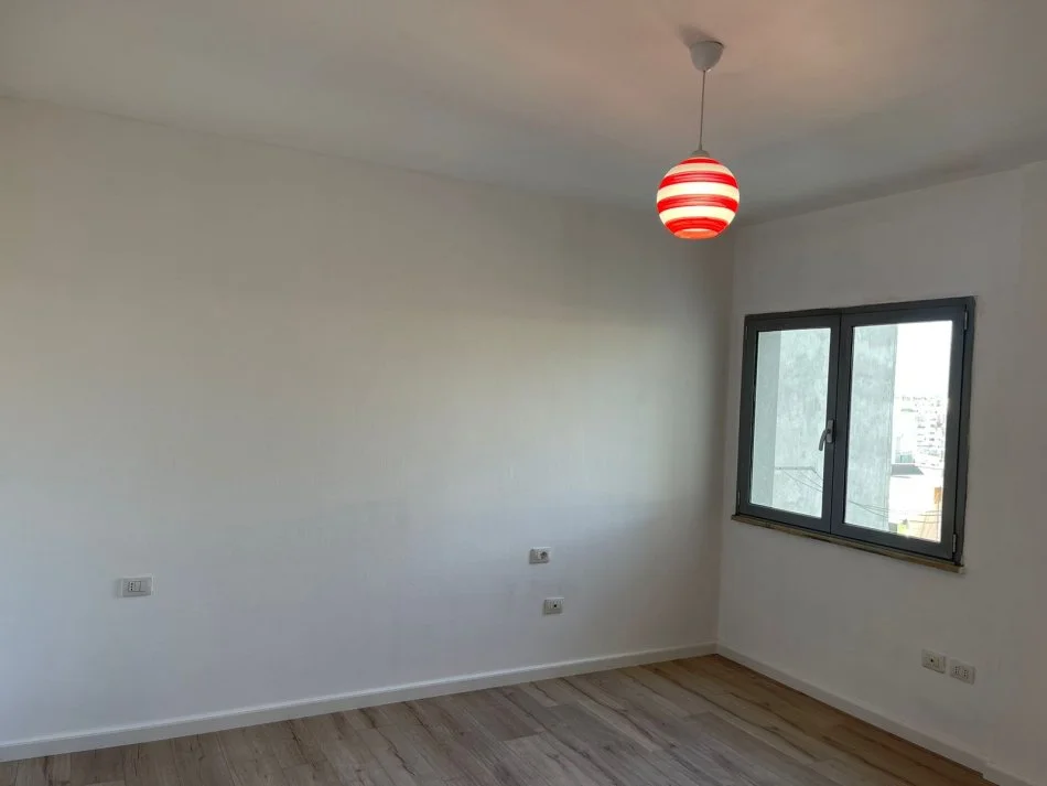 Tirane, shitet apartament 1+1+Ballkon Kati 5, 76 m² 155.000 € (zog i zi)