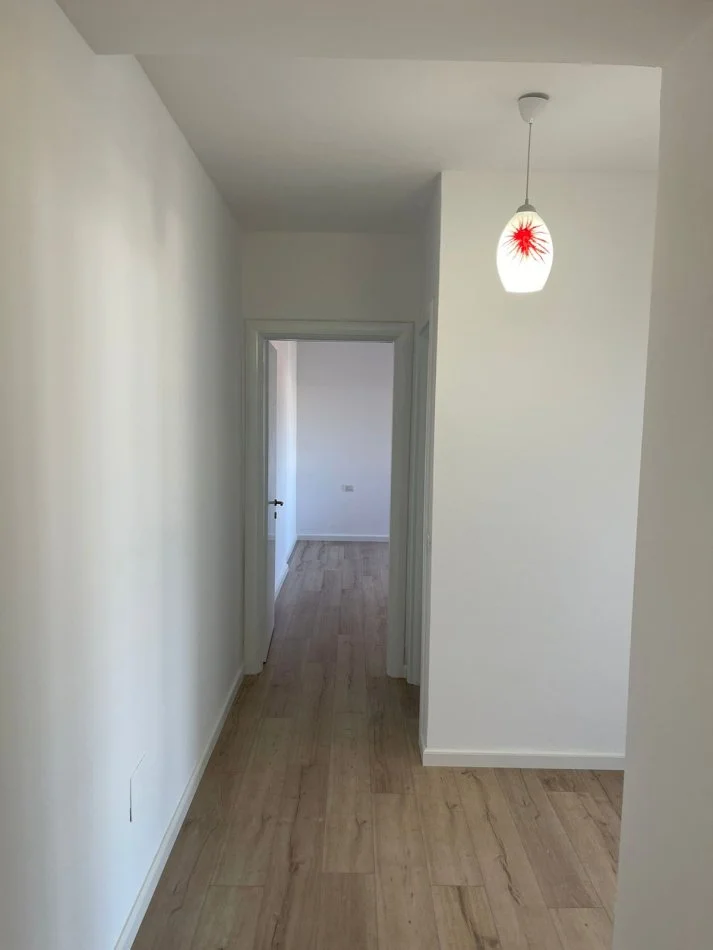 Tirane, shitet apartament 1+1+Ballkon Kati 5, 76 m² 155.000 € (zog i zi)