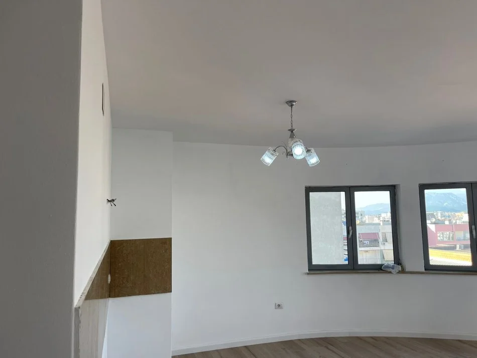 Tirane, shitet apartament 1+1+Ballkon Kati 5, 76 m² 155.000 € (zog i zi)