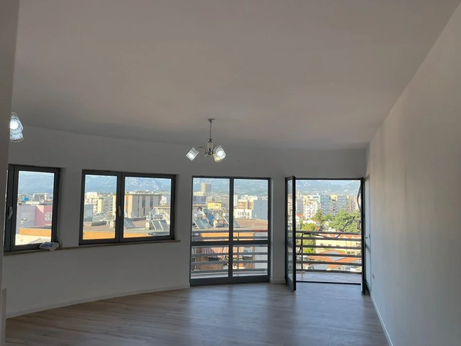 Tirane, shitet apartament 1+1+Ballkon Kati 5, 76 m² 155.000 € (zog i zi)