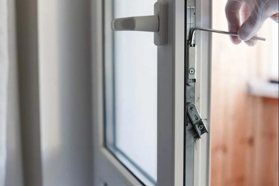 Tirane, ofroj Riparime, Ndërrime dhe Zhbllokime Bravash | Riparim dhe mirëmbajtje UPVC