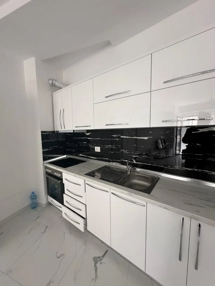 Tirane, jepet me qera apartament 2+1 Kati 4, 82 m² 500 € (urban gate)