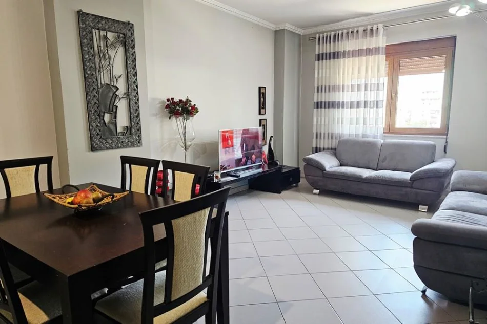 Tirane, jepet me qera apartament 2+1+Ballkon Kati 6, 102 m² 700 € (Rruga Asim Vokshi)