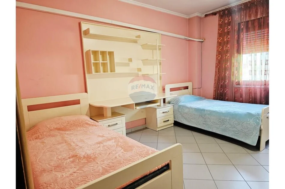 Tirane, jepet me qera apartament 2+1+Ballkon Kati 6, 102 m² 700 € (Rruga Asim Vokshi)
