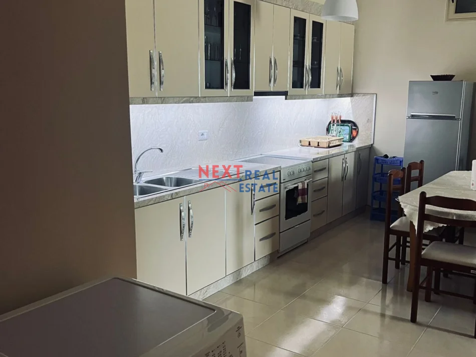 Vlore, shitet apartament 1+1+Ballkon Kati 2, 74 m² 85.000 € (ORIKUM)