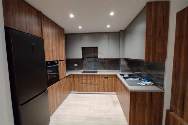 Tirane, jepet me qera apartament 2+1+BLK Kati 3, 123 m² 650 Euro (rruga e Durresit)