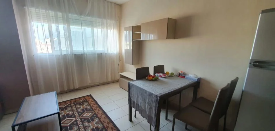 Jepet Shtepi  me qera, per  Banim ne Pallat i Ri 1+1