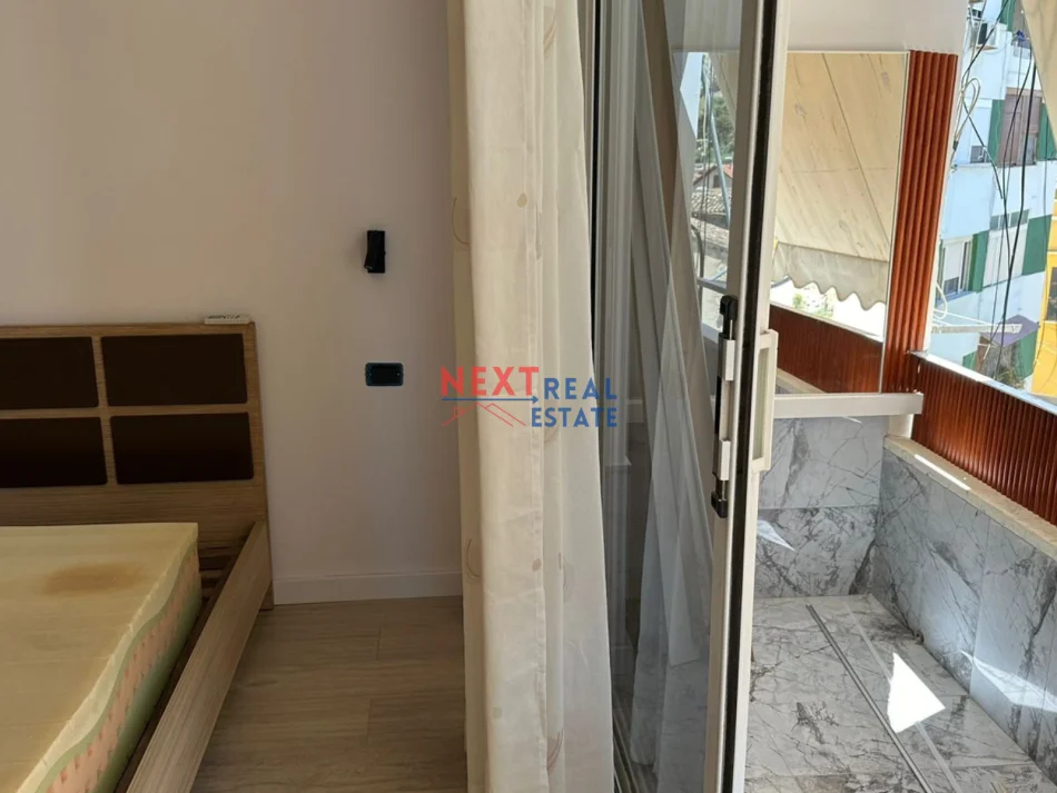 Vlore, jepet me qera garsonier 1+1 Kati 4, 250 € (MURADIE)