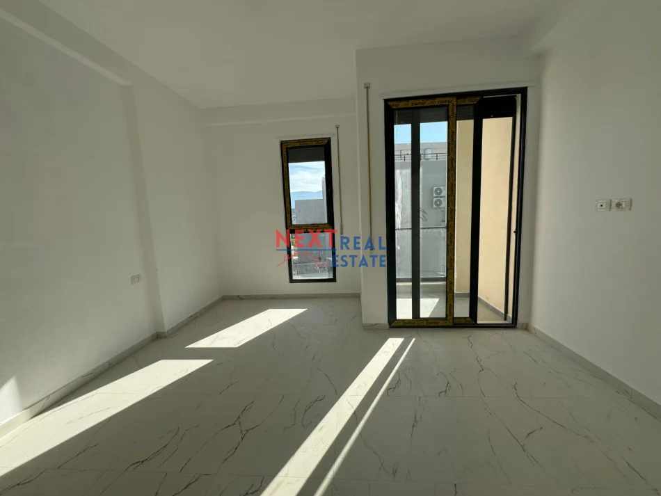 Vlore, shitet apartament 1+1+Ballkon Kati 3, 81 m² 180.000 € (RRADHIME)
