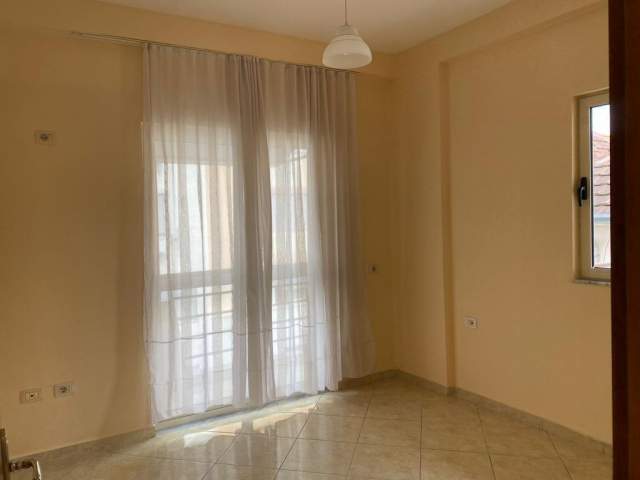 Tirane, shitet apartament 1+1+A+BLK Kati 4, 68 m² 54.000 Euro/m2 (Rruga Kongresi Manastirit)