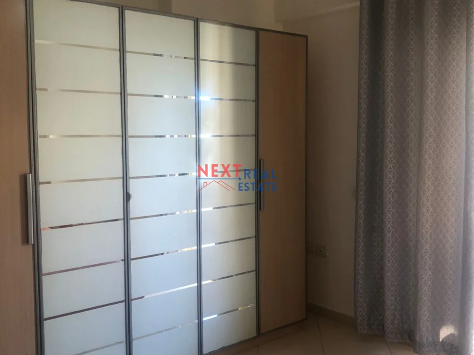 Vlore, jepet me qera apartament 1+1+Ballkon Kati 9, 350 € (LUNGOMARE)