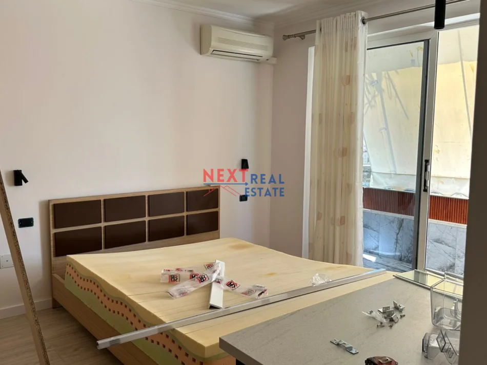 Vlore, jepet me qera garsonier 1+1 Kati 4, 250 € (MURADIE)