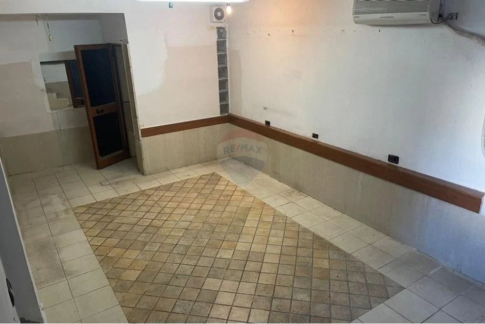 Tirane, jepet me qera ambjent biznesi Kati 0, 20 m² 350 € (Piazza)