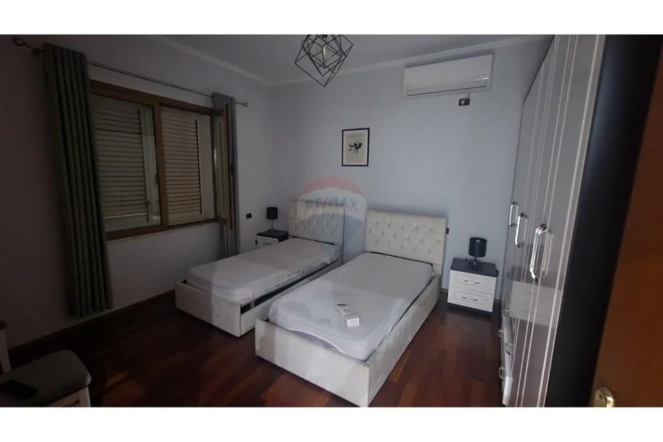 Tirane, jepet me qera apartament 1+1 Kati 2, 45 m² 400 € (Qyteti Studentit)