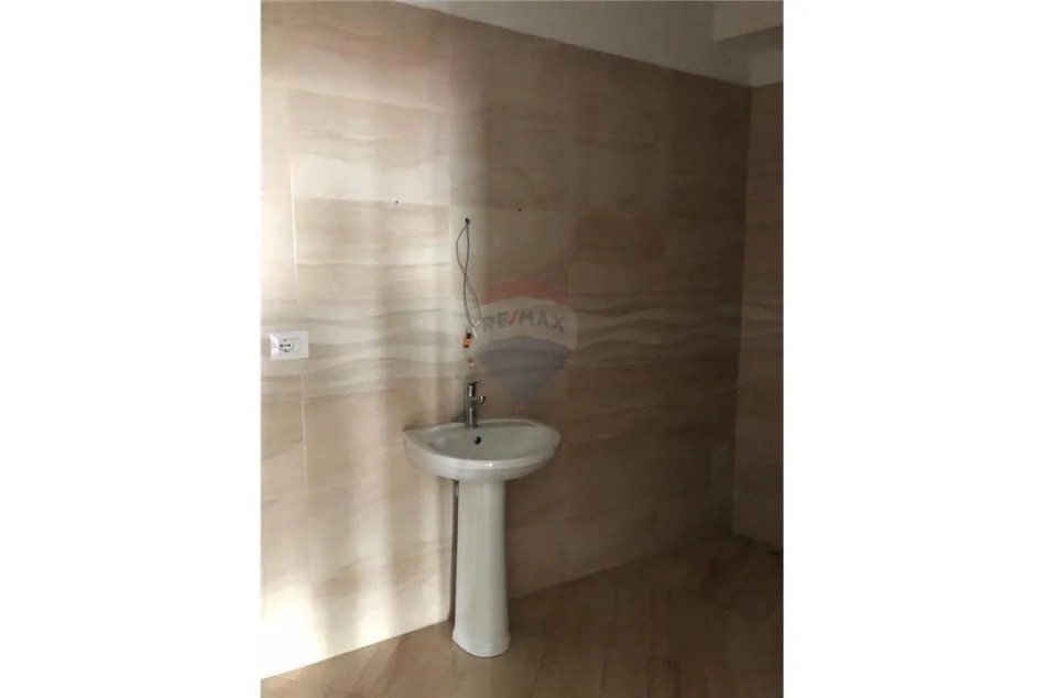 jepet me qera Kati 4, 70 m² 400 €