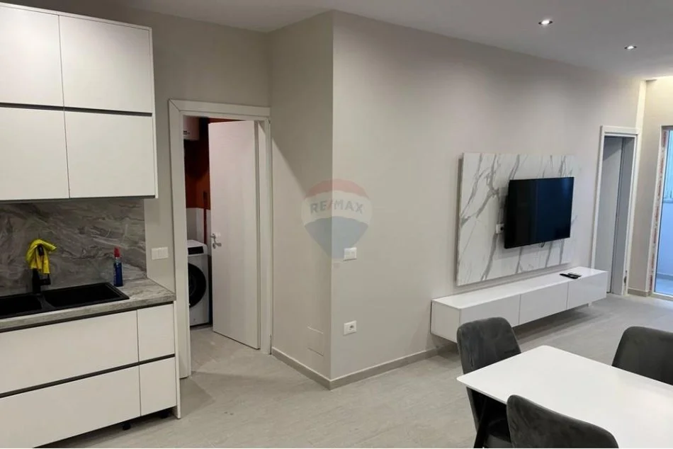 Tirane, jepet me qera apartament 1+1 Kati 2, 69 m² 400 € (Xhon Belushi)