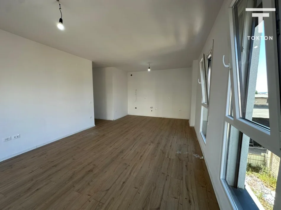 Tirane, jepet me qera apartament 2+1 Kati 2, 100 m² 570 € (don bosko)