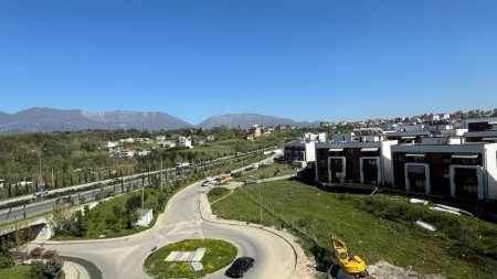 Tirane, jepet me qera 3+1+Aneks+Ballkon Kati 0, 350 m² 4.000 € (Prane Teg)
