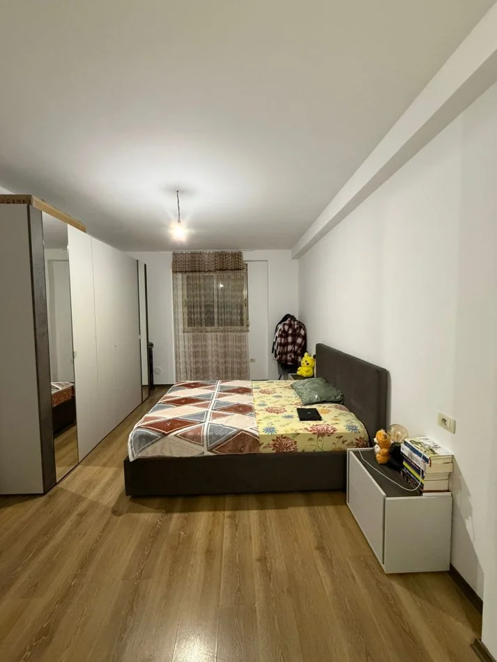 Tirane, jepet me qera apartament 2+1 Kati 9, 100 m² 600 € (Rr.Eshref Frasheri)