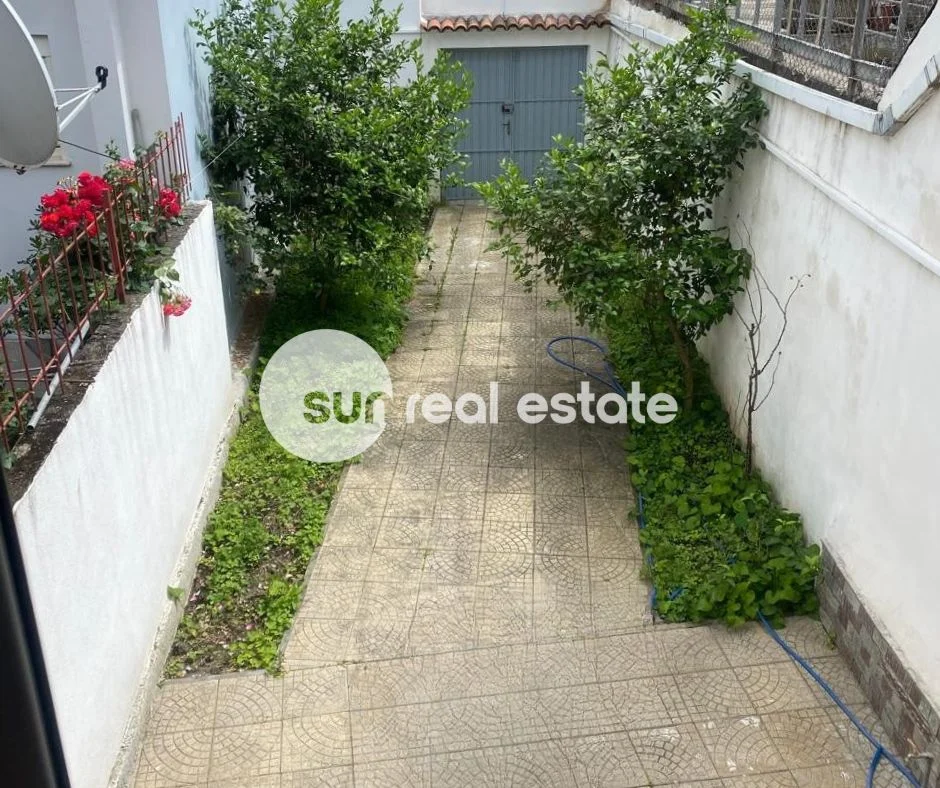 Shkoder, jepet me qera shtepi 2+1 Kati 0, (RUS)