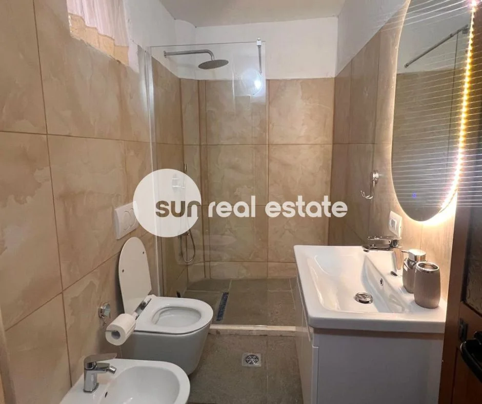 Shkoder, jepet me qera apartament 2+1 Kati 3, 65 m² (QENDER)