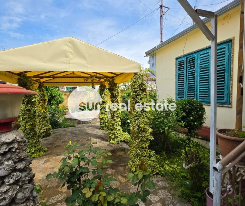 Shkoder, shitet shtepi 2+1 Kati 1, (RR. PJETER BOGDANI)