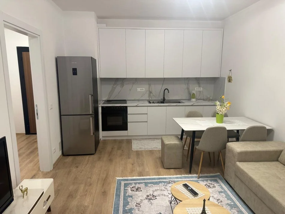 Tirane, jepet me qera apartament 2+1 Kati 4, 97 m² 450 € (Univers City)