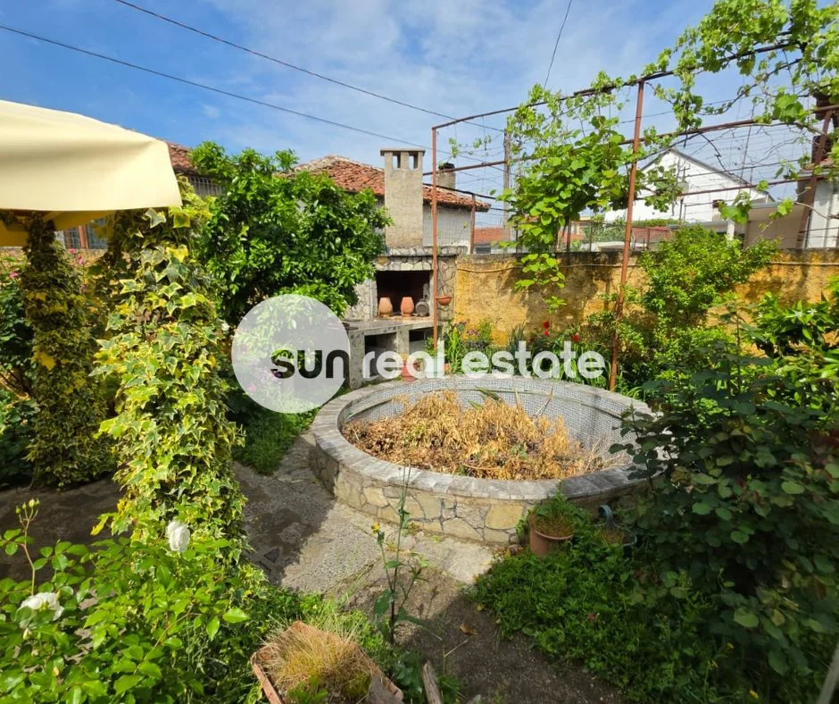 Shkoder, shitet shtepi 2+1 Kati 1, (RR. PJETER BOGDANI)