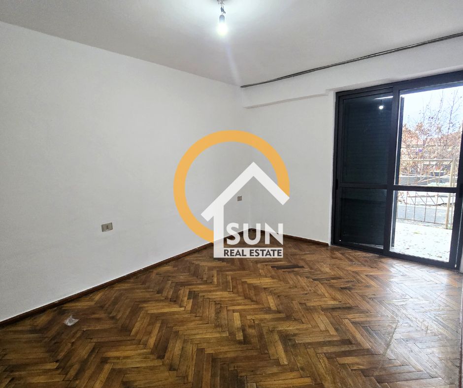 Shkoder, jepet me qera apartament 2+1+Ballkon Kati 2, 75 m² (PARRUCE)