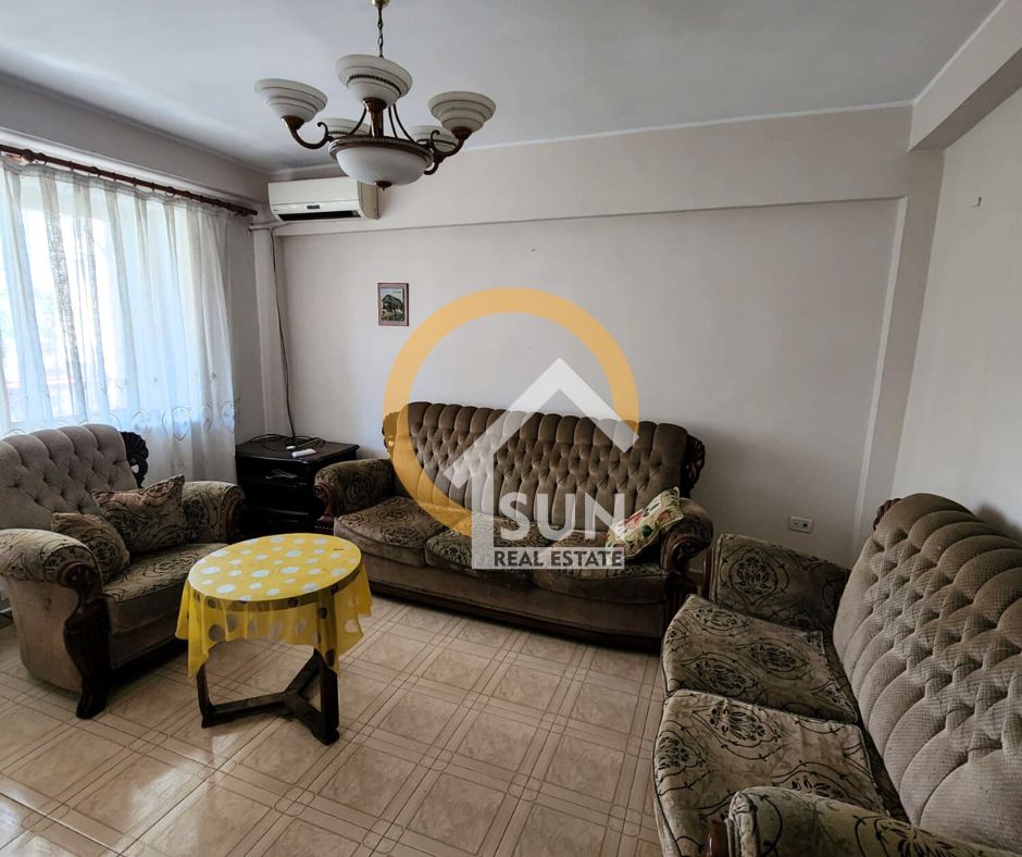 Shkoder, jepet me qera apartament 2+1+Ballkon Kati 1, 85 m² (KRYQEZIMI PREK CALI)