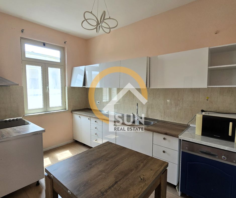 Shkoder, jepet me qera shtepi 2+1 Kati 2, 120 m² 