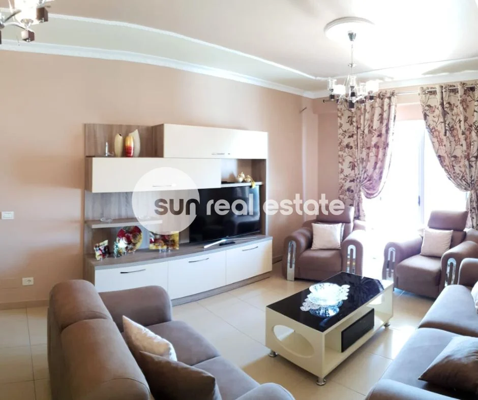 Shkoder, jepet me qera apartament 2+1+Ballkon Kati 4, 108 m² 450 € (QENDER)