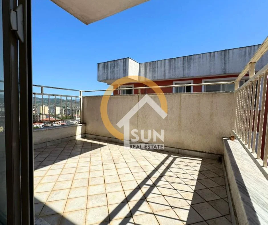 Shkoder, shitet apartament 2+1+Ballkon, Kati 9, 100 m2 97,000 € (RUS, SHKODER)