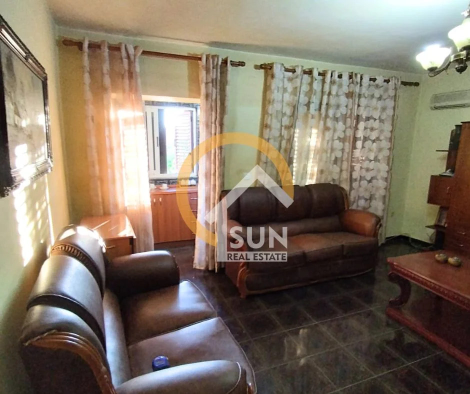 Shkoder, jepet me qera apartament 1+1 Kati 4, (PRANE SHKOLLES MARTIN CAMAJ)