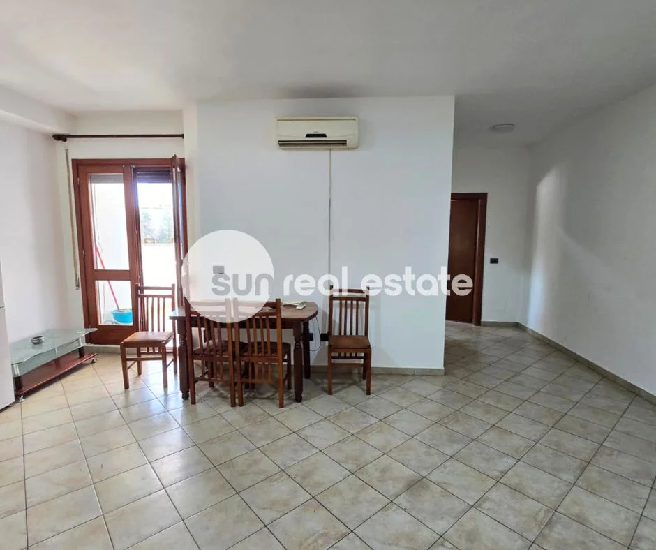 Shkoder, jepet me qera apartament 1+1+Ballkon Kati 1, 70 m² (MBRAPA KINEMA MILLENNIUM)