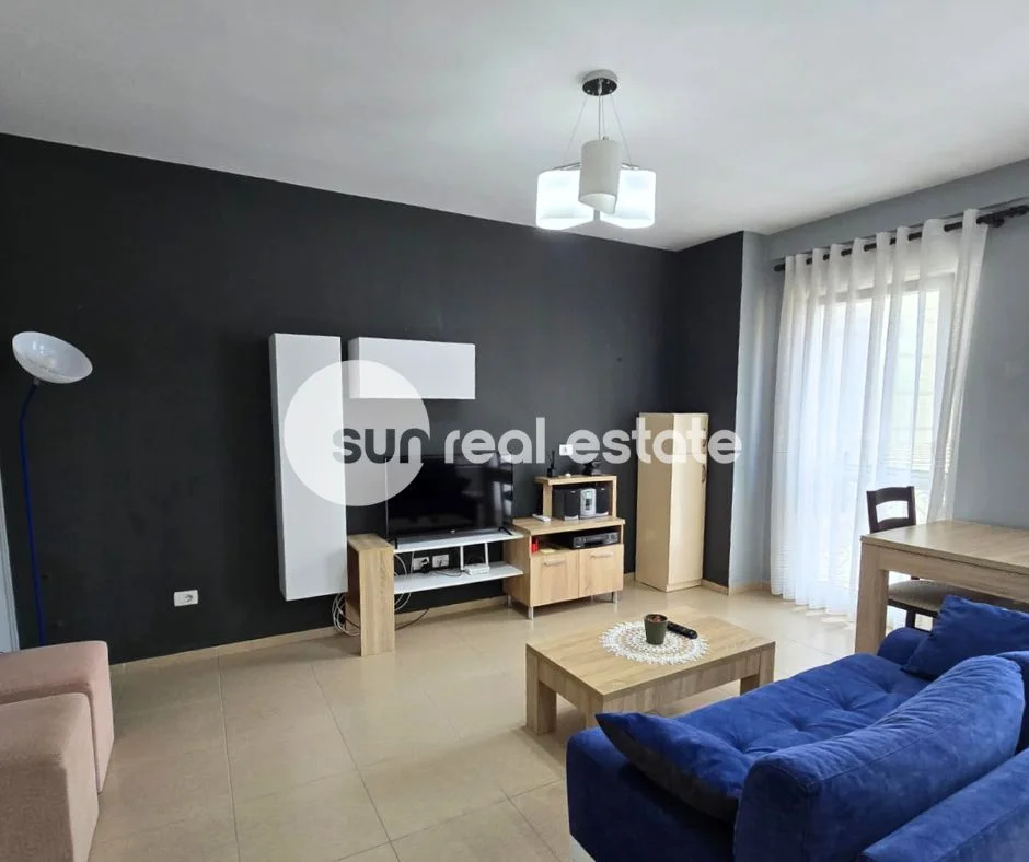 Shkoder, jepet me qera apartament 1+1+Ballkon Kati 2, 60 m² 400 € (GJUHADOL)